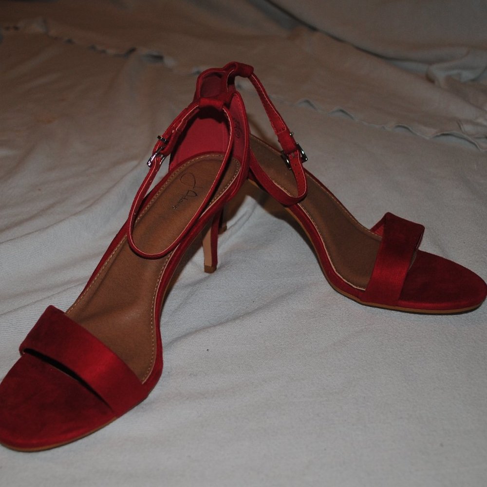 NIB SZ 10 RED FAUX SUEDE 3.5IN HEEL WOMEN'S SHOES